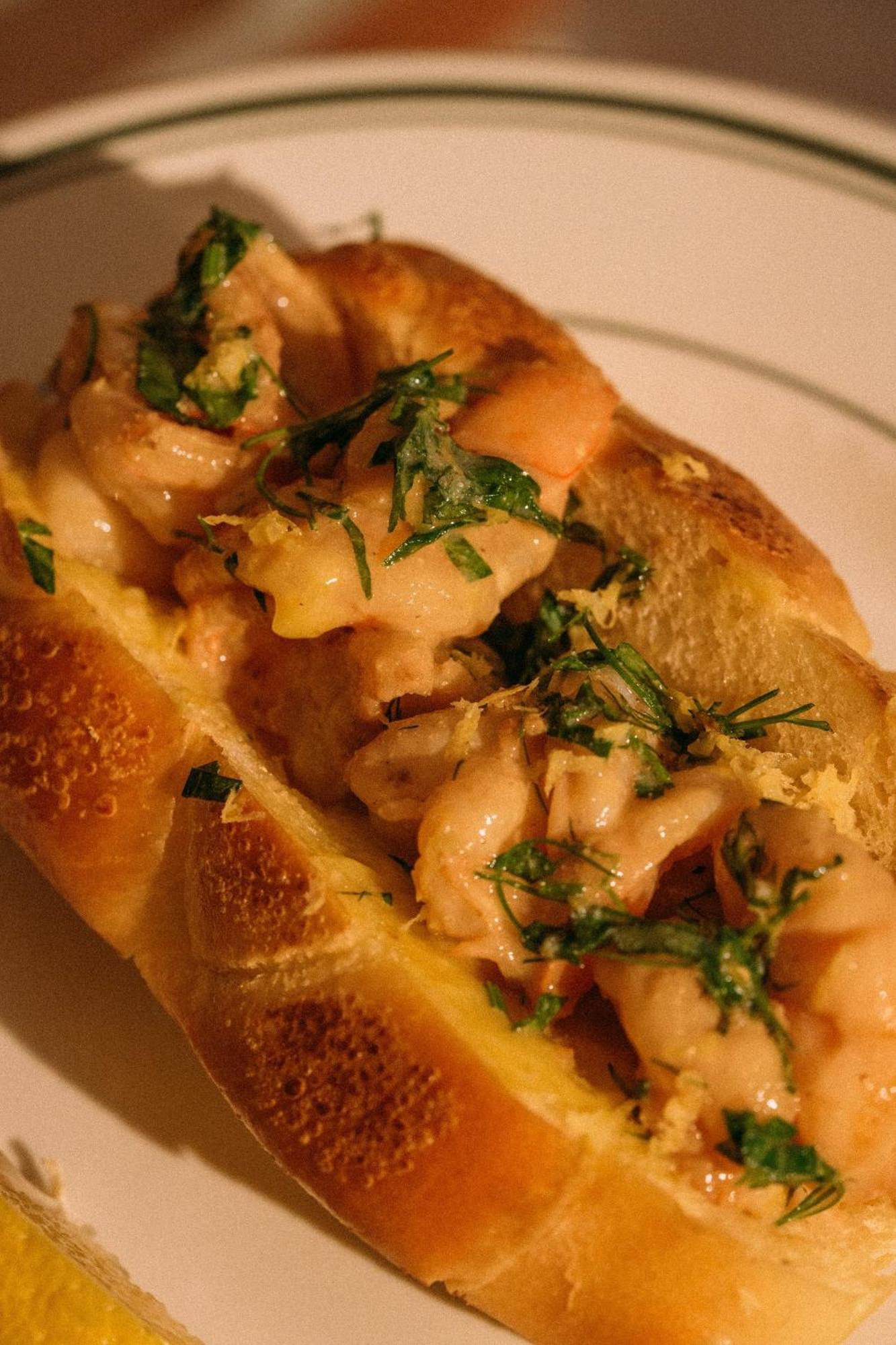 Отель Montauk Manor Экстерьер фото A scallop roll