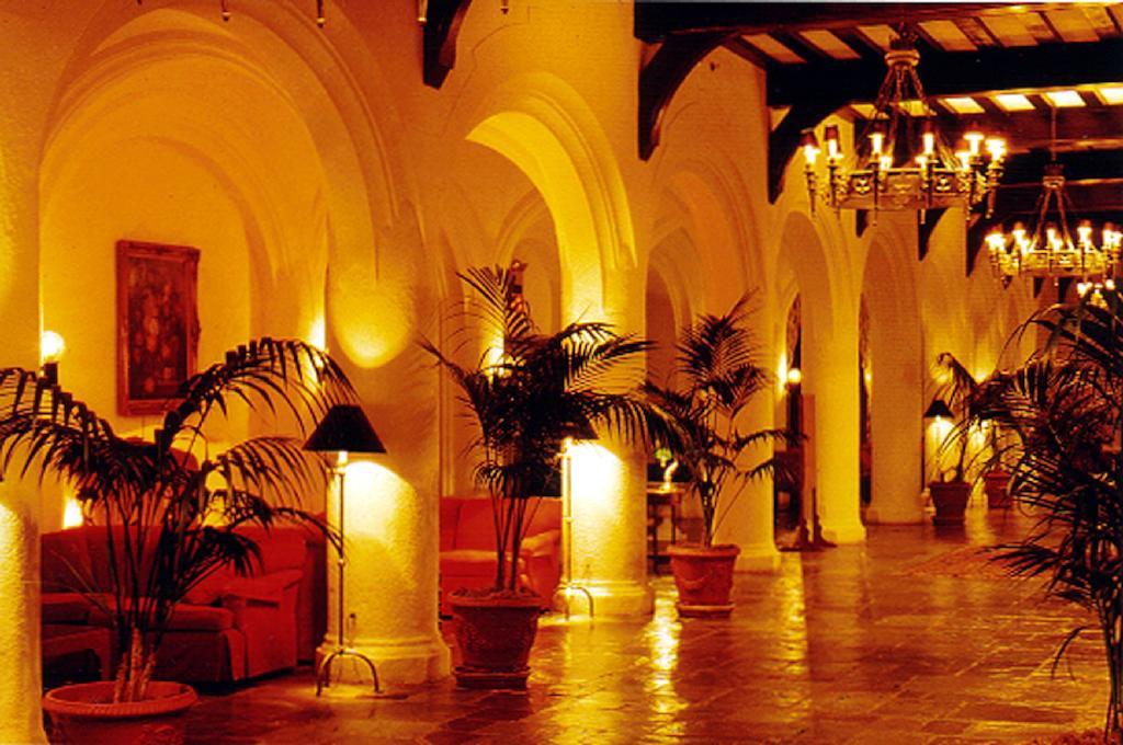 Отель Montauk Manor Экстерьер фото The lobby of the Hotel del Coronado