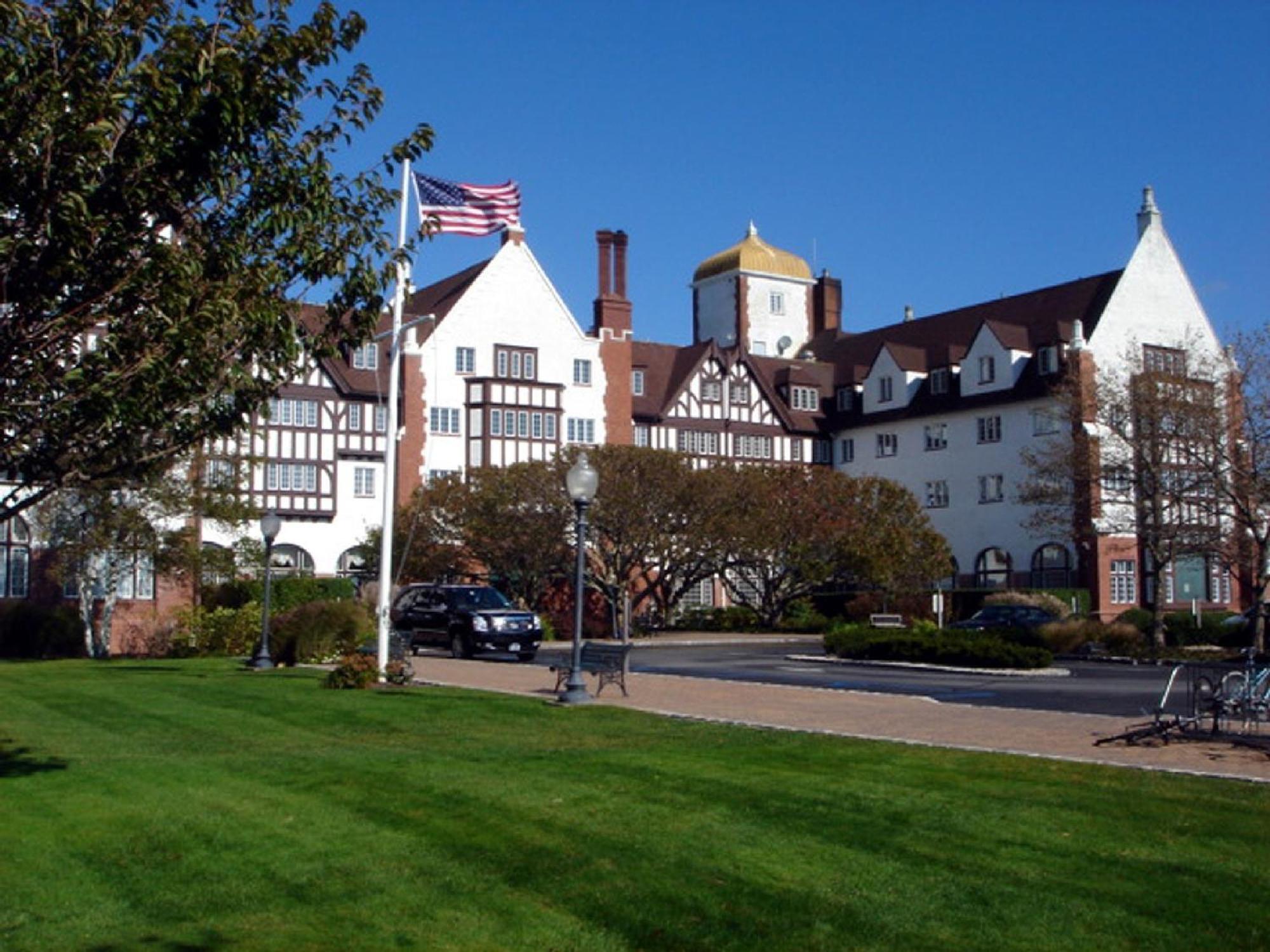 Отель Montauk Manor Экстерьер фото The Inn at Gadsden's Point