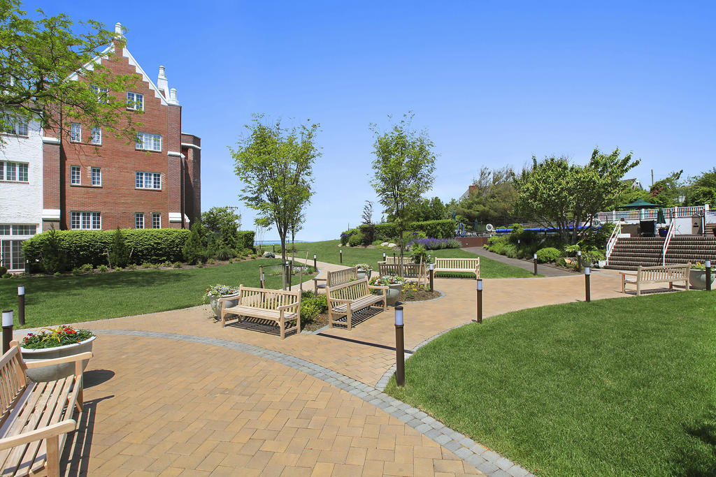 Отель Montauk Manor Экстерьер фото The Village Green