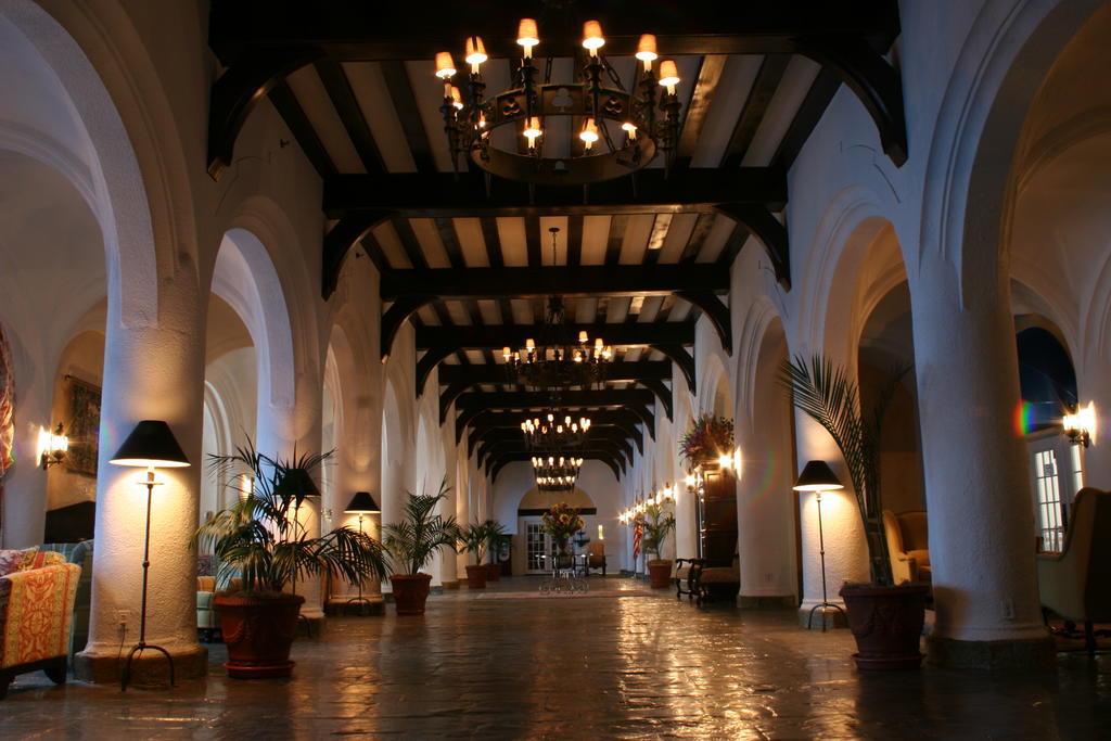 Отель Montauk Manor Экстерьер фото The interior of the Victoria Falls Hotel
