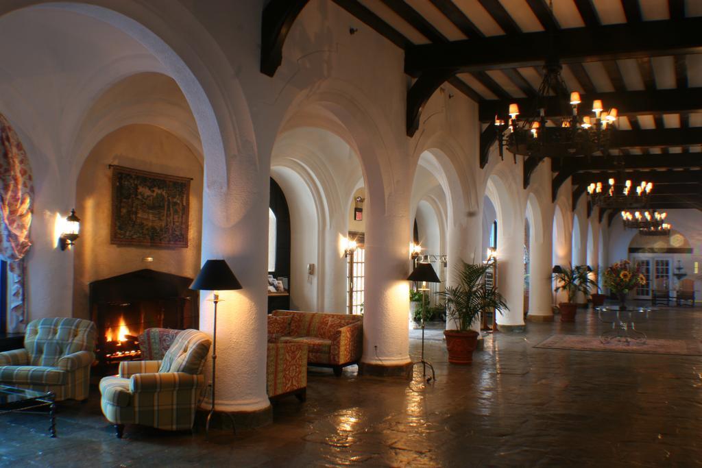 Отель Montauk Manor Экстерьер фото The lobby of the hotel