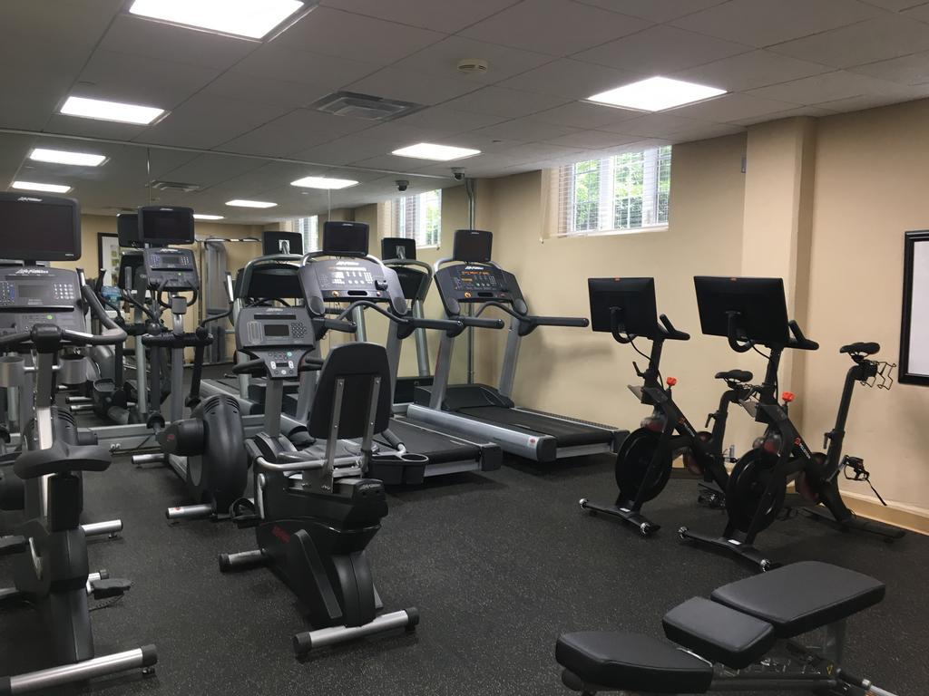 Отель Montauk Manor Экстерьер фото The Fitness Center at the 1000 North Main Street location