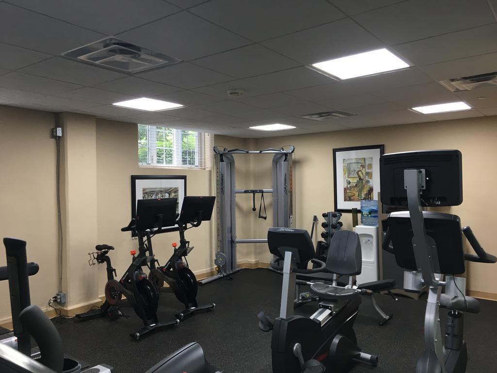Отель Montauk Manor Экстерьер фото The gym at the school